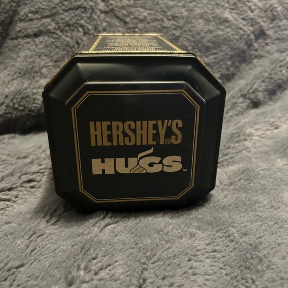 Vintage Hershey's Hugs Hometown Series Canister #10 Octagonal 1994 Tin - Picture 5 of 7